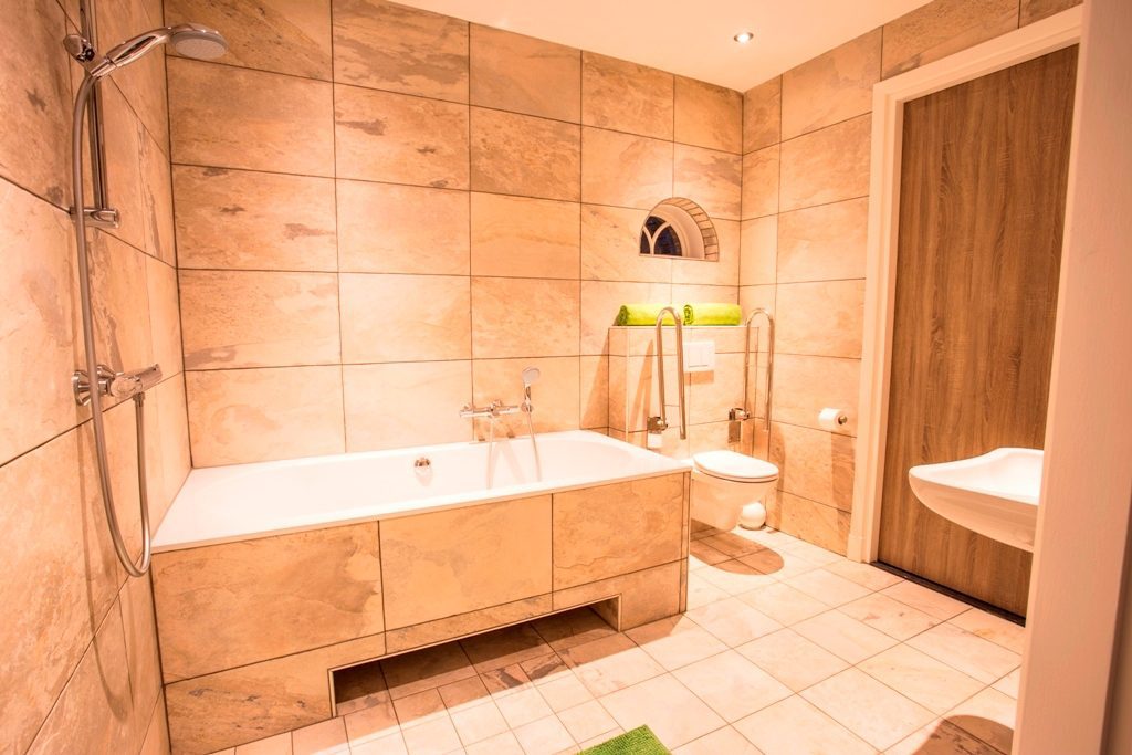 aangepaste badkamer